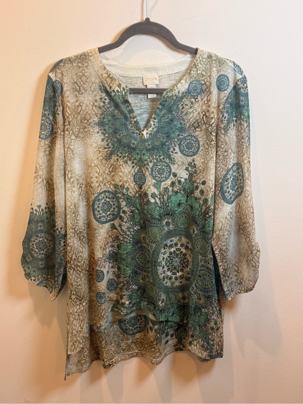 Chico’s Medallion Paisley Split Neck Tunic Top Size 2 Large